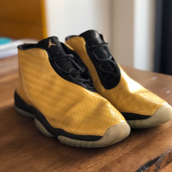 AIR JORDAN FUTURE GOLD - Picture 2 of 4